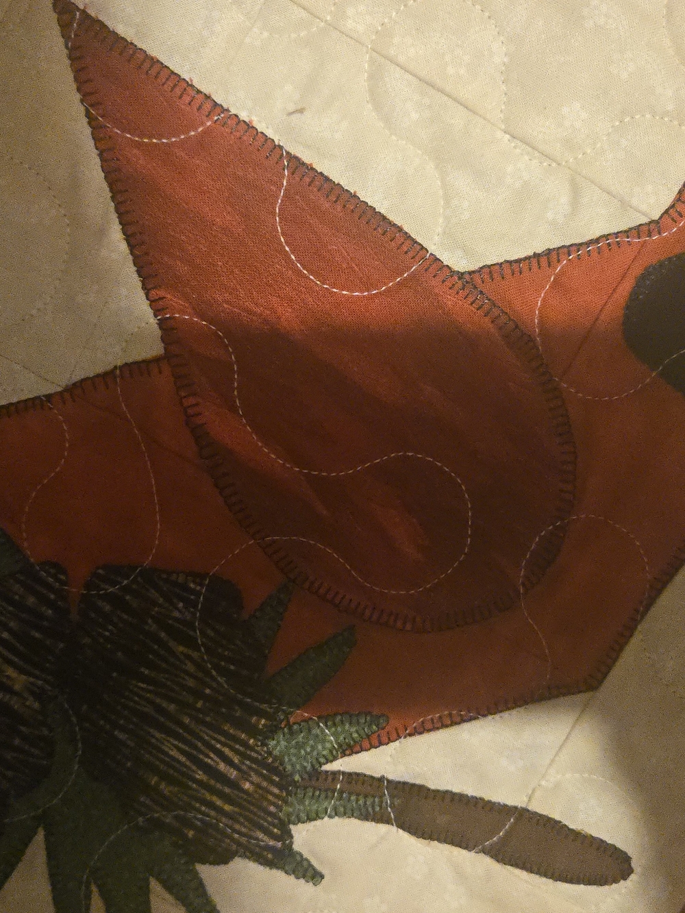 Handmade christmas Cardinal Patchwork Quilt - Red and Green Home Bedding - Picture 9 of 10